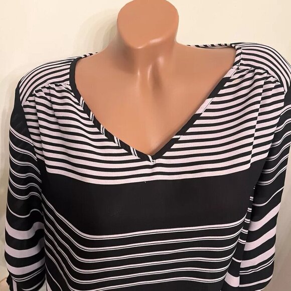 Cato. Size Medium. Black & white stripe pullover. V-neck. 3/4 sleeve. B100 - Picture 6 of 6